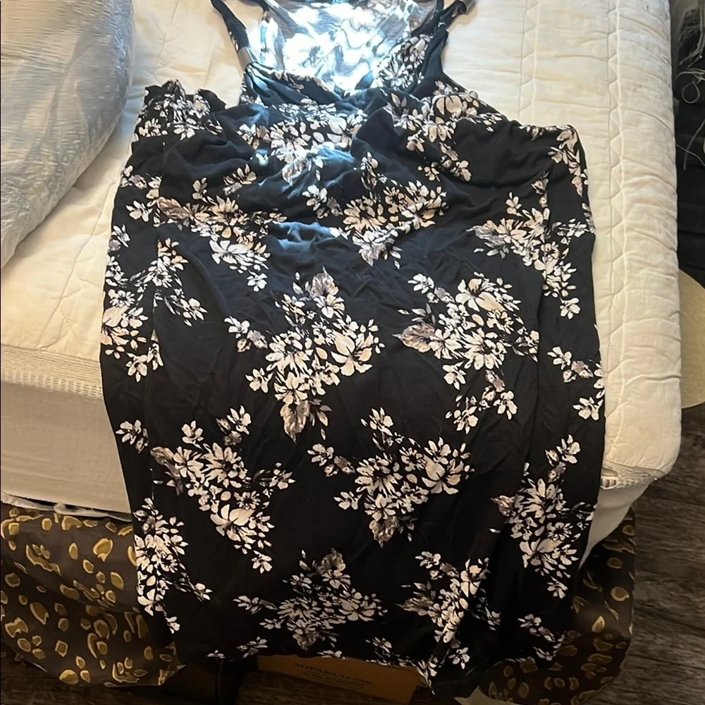 Elegant Black and White Floral Maxi Dress - Picture 2 of 6